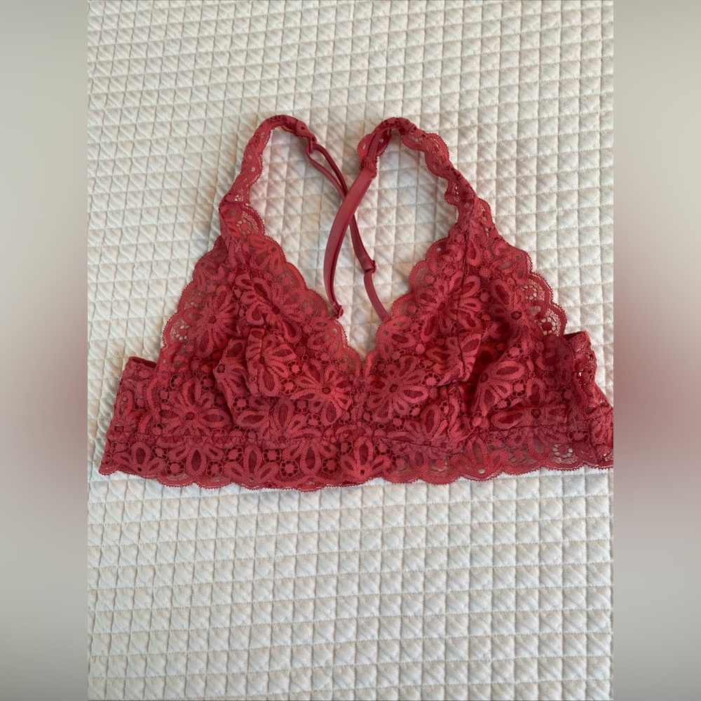 Victoria’s Secret Daisy Lace Bralette In coral Size M Criss Cross Back Strappy